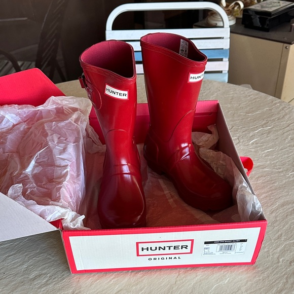 Hunter Bold Red Waterproof Boots - Picture 1 of 2